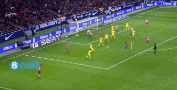 前锋连续助攻，团队配合默契